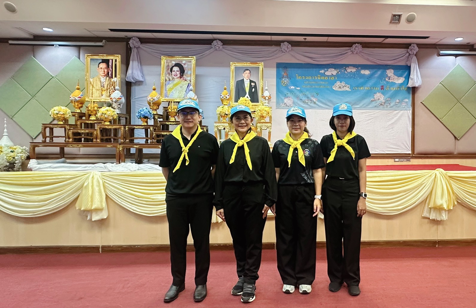 กพร ร่วมกิจกรรมจิตอาสาพระราชทาน “พช.ทำความ ดี ด้วยหัวใจ เทิดทูนสถาบันหลักของชาติ” ร่วมบำเพ็ญประโยชน์จัดทำดอกไม้จันทน์